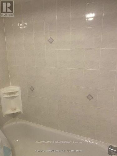35 Pachino Boulevard, Toronto, ON - Indoor Photo Showing Bathroom