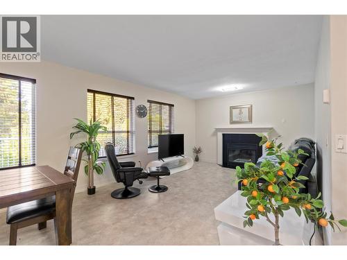 721 11 Street Se, Salmon Arm, BC - Indoor With Fireplace