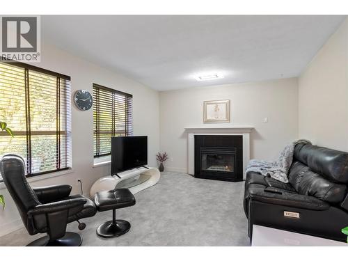 721 11 Street Se, Salmon Arm, BC - Indoor Photo Showing Living Room With Fireplace