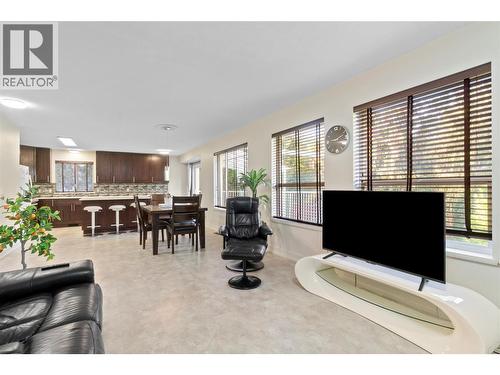 721 11 Street Se, Salmon Arm, BC - Indoor