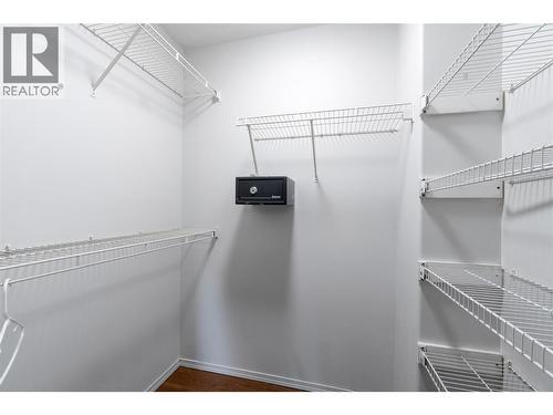 Walk In Closet - 721 11 Street Se, Salmon Arm, BC - Indoor With Storage