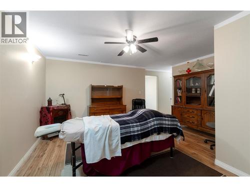 721 11 Street Se, Salmon Arm, BC - Indoor Photo Showing Bedroom
