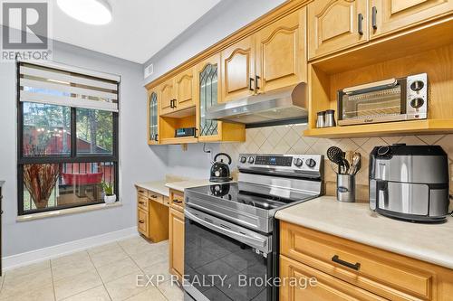 203 - 15390 Yonge Street, Aurora, ON - Indoor Photo Showing Kitchen