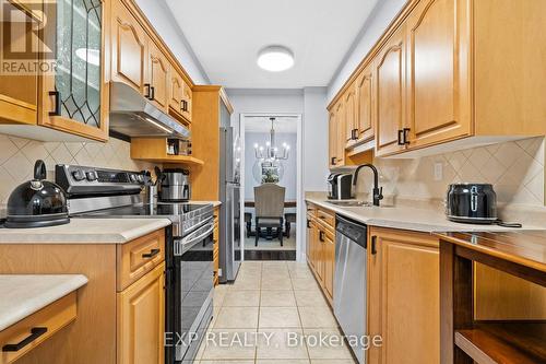 203 - 15390 Yonge Street, Aurora, ON - Indoor Photo Showing Kitchen