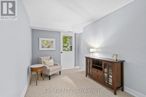 203 - 15390 Yonge Street, Aurora, ON - Indoor