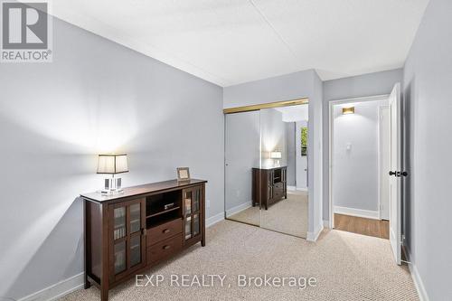 203 - 15390 Yonge Street, Aurora, ON - Indoor