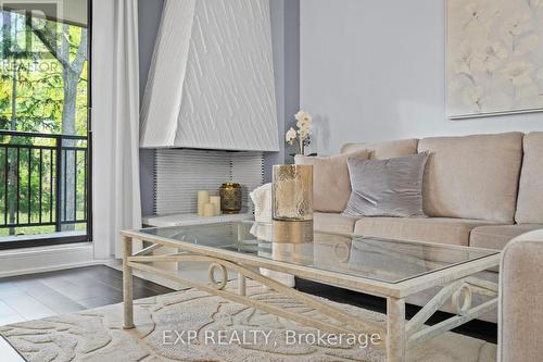 203 - 15390 Yonge Street, Aurora, ON - Indoor