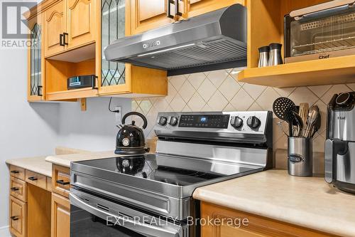 203 - 15390 Yonge Street, Aurora, ON - Indoor Photo Showing Kitchen