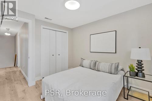 187 West 2Nd Street, Hamilton, ON - Indoor Photo Showing Bedroom