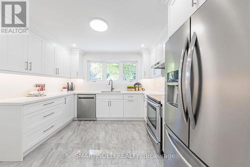 158 Park Avenue, Newmarket, ON - Indoor Photo Showing Kitchen With Stainless Steel Kitchen With Upgraded Kitchen