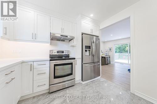 158 Park Avenue, Newmarket, ON - Indoor Photo Showing Kitchen With Stainless Steel Kitchen