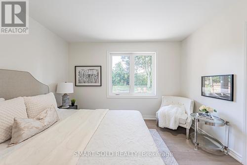 158 Park Avenue, Newmarket, ON - Indoor Photo Showing Bedroom