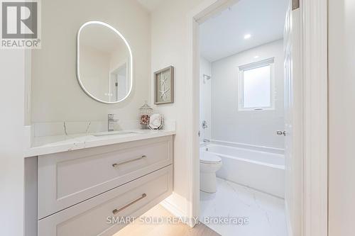 158 Park Avenue, Newmarket, ON - Indoor Photo Showing Bathroom