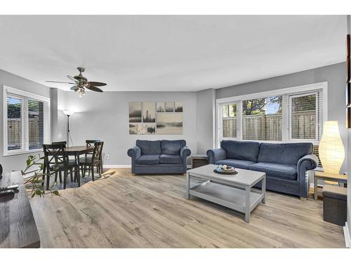 106 9978 148 Street, Surrey, BC - Indoor Photo Showing Living Room