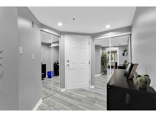 106 9978 148 Street, Surrey, BC - Indoor