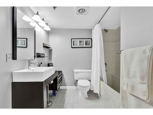 106 9978 148 Street, Surrey, BC - Indoor Photo Showing Bathroom
