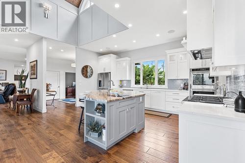 3022 Dunster Road, Kelowna, BC - Indoor Photo Showing Kitchen With Double Sink With Upgraded Kitchen