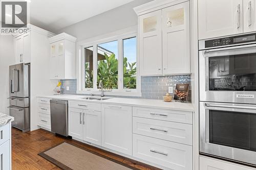 3022 Dunster Road, Kelowna, BC - Indoor Photo Showing Kitchen With Double Sink