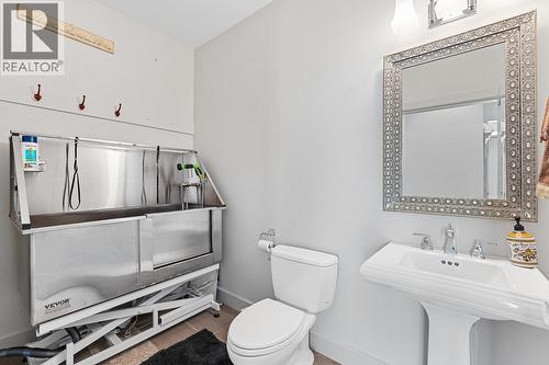 3022 Dunster Road, Kelowna, BC - Indoor Photo Showing Bathroom