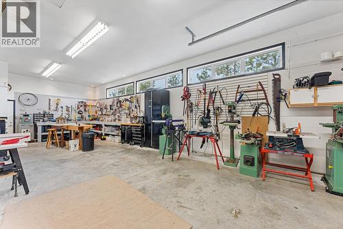 3022 Dunster Road, Kelowna, BC - Indoor Photo Showing Garage