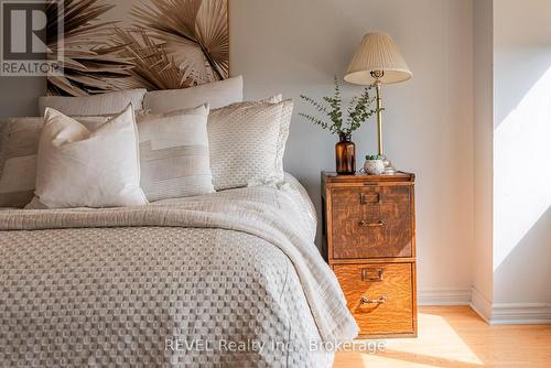 Ph 4 - 7 Gale Crescent, St. Catharines (E. Chester), ON - Indoor Photo Showing Bedroom