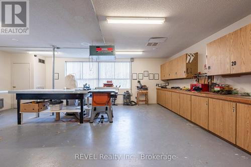 Ph 4 - 7 Gale Crescent, St. Catharines (E. Chester), ON - Indoor Photo Showing Garage