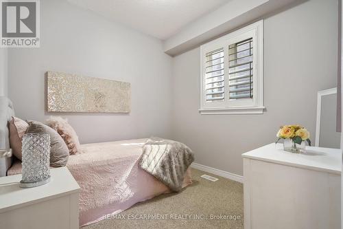 21 Shade Forest Trail, Hamilton, ON - Indoor Photo Showing Bedroom