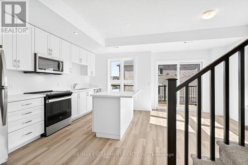 39 - 70 Kenesky Drive, Hamilton, ON - Indoor Photo Showing Kitchen With Upgraded Kitchen