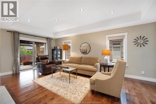 212 Woodycrest, Kingsville, ON - Indoor Photo Showing Living Room