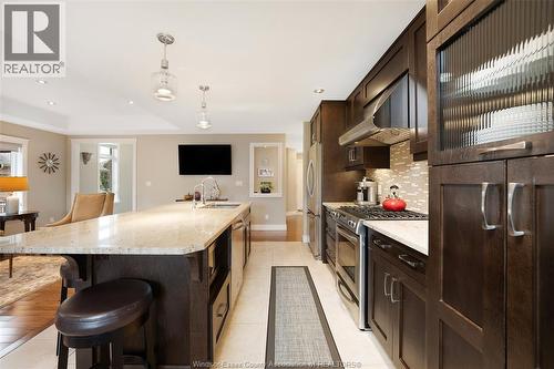 212 Woodycrest, Kingsville, ON - Indoor Photo Showing Kitchen With Upgraded Kitchen