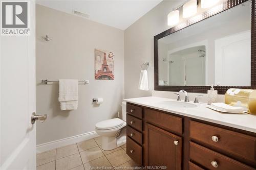 212 Woodycrest, Kingsville, ON - Indoor Photo Showing Bathroom