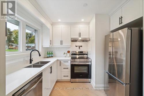 1391 Mountain Grove Avenue, Burlington, ON - Indoor Photo Showing Kitchen With Stainless Steel Kitchen With Double Sink With Upgraded Kitchen