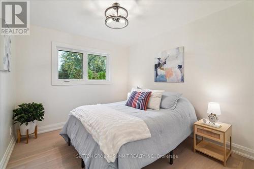 1391 Mountain Grove Avenue, Burlington, ON - Indoor Photo Showing Bedroom
