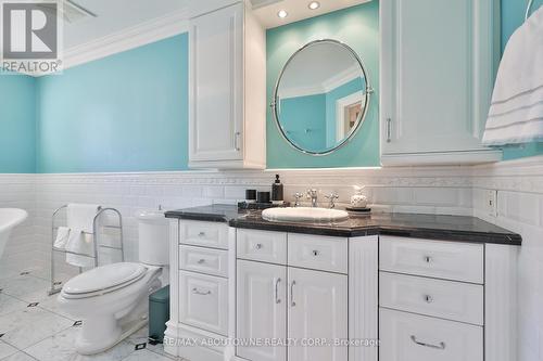 342 Pomona Avenue, Burlington, ON - Indoor Photo Showing Bathroom