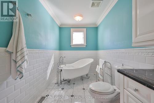 342 Pomona Avenue, Burlington, ON - Indoor Photo Showing Bathroom