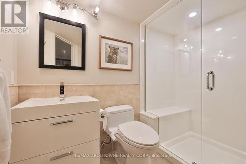 342 Pomona Avenue, Burlington, ON - Indoor Photo Showing Bathroom