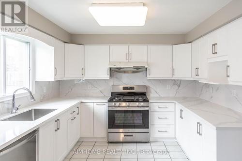 66 Devonsleigh Boulevard, Richmond Hill, ON - Indoor Photo Showing Kitchen