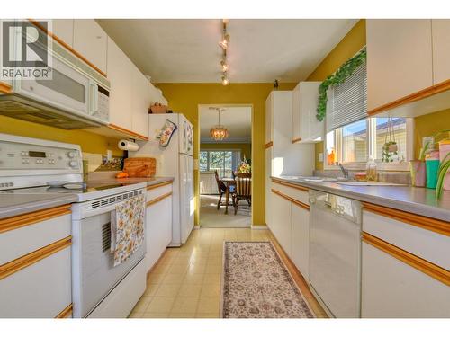 7 500 Wotzke Drive, Williams Lake, BC - Indoor Photo Showing Kitchen