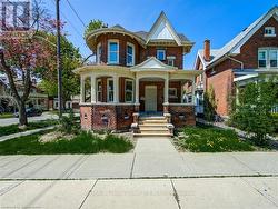 UPPER - 200 PARK AVENUE  Brantford, ON N3S 5K1