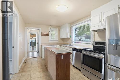 2023 20Th Street W, Saskatoon, SK - Indoor Photo Showing Kitchen With Stainless Steel Kitchen With Double Sink