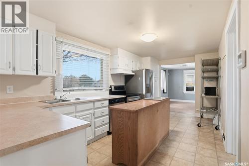 2023 20Th Street W, Saskatoon, SK - Indoor Photo Showing Kitchen With Double Sink