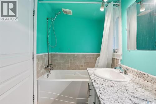 2023 20Th Street W, Saskatoon, SK - Indoor Photo Showing Bathroom