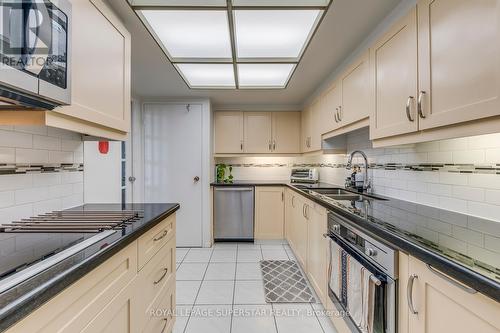 2011 - 2045 Lakeshore Boulevard W, Toronto, ON - Indoor Photo Showing Kitchen With Double Sink With Upgraded Kitchen