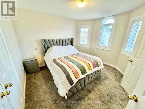 533 Leatherleaf Drive, Mississauga, ON - Indoor Photo Showing Bedroom