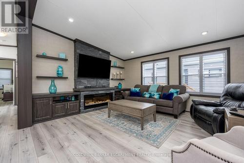 8 Hill - 4449 Milburough Line, Burlington, ON - Indoor