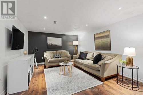 4231 Dunvegan Road, Burlington, ON - Indoor Photo Showing Living Room