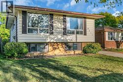 9511 AVERY  Windsor, ON N8R 2C1
