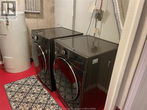 6704 Roseville Garden Drive, Windsor, ON - Indoor Photo Showing Laundry Room