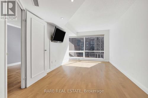 310 - 1001 Bay Street, Toronto, ON - Indoor Photo Showing Other Room