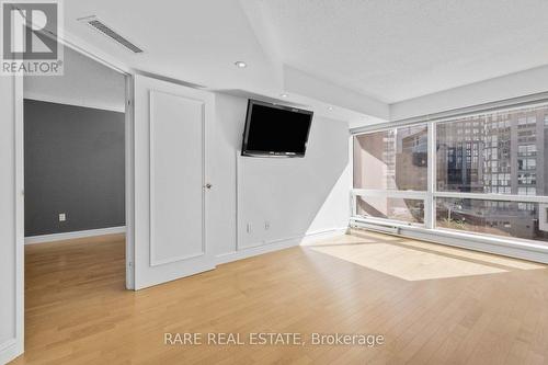 310 - 1001 Bay Street, Toronto, ON - Indoor Photo Showing Other Room